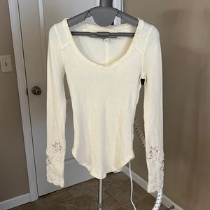 free people thermal white shirt embellished sleeves design white XS preowned